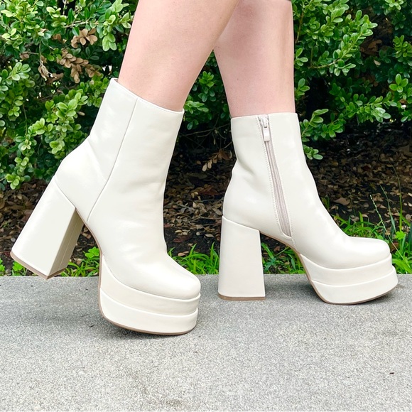 ⚡FINAL SALE! Cream Vegan Leather Platform Ankle Boots - Picture 4 of 5